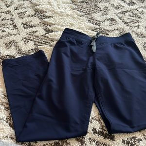 Navy figs basic livingston scrub pants. Small.